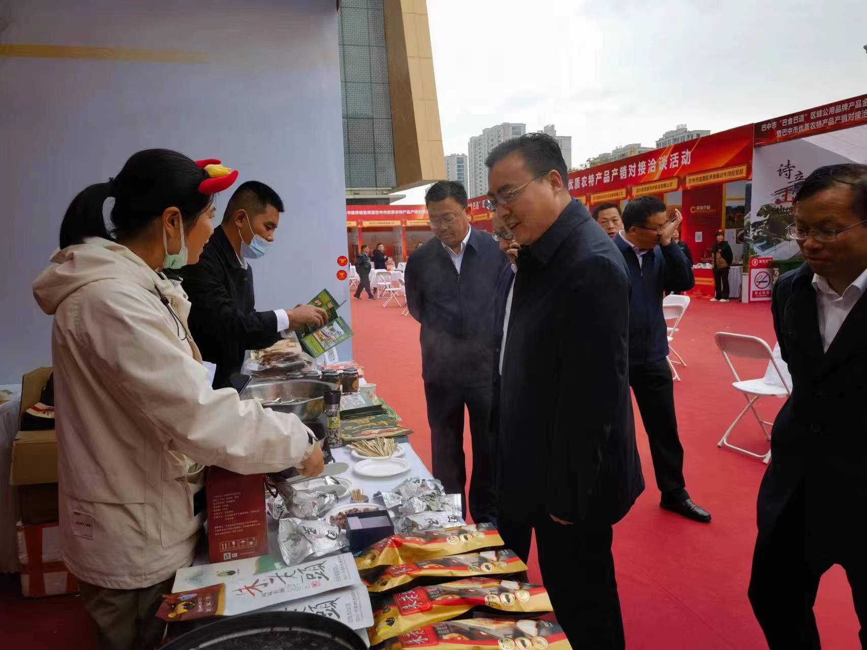 巴中市“巴食巴適”區(qū)域公用品牌產(chǎn)品金華推薦銷(xiāo)售周暨巴中市優(yōu)質(zhì)農(nóng)產(chǎn)品產(chǎn)銷(xiāo)對(duì)接洽談活動(dòng)2.jpg